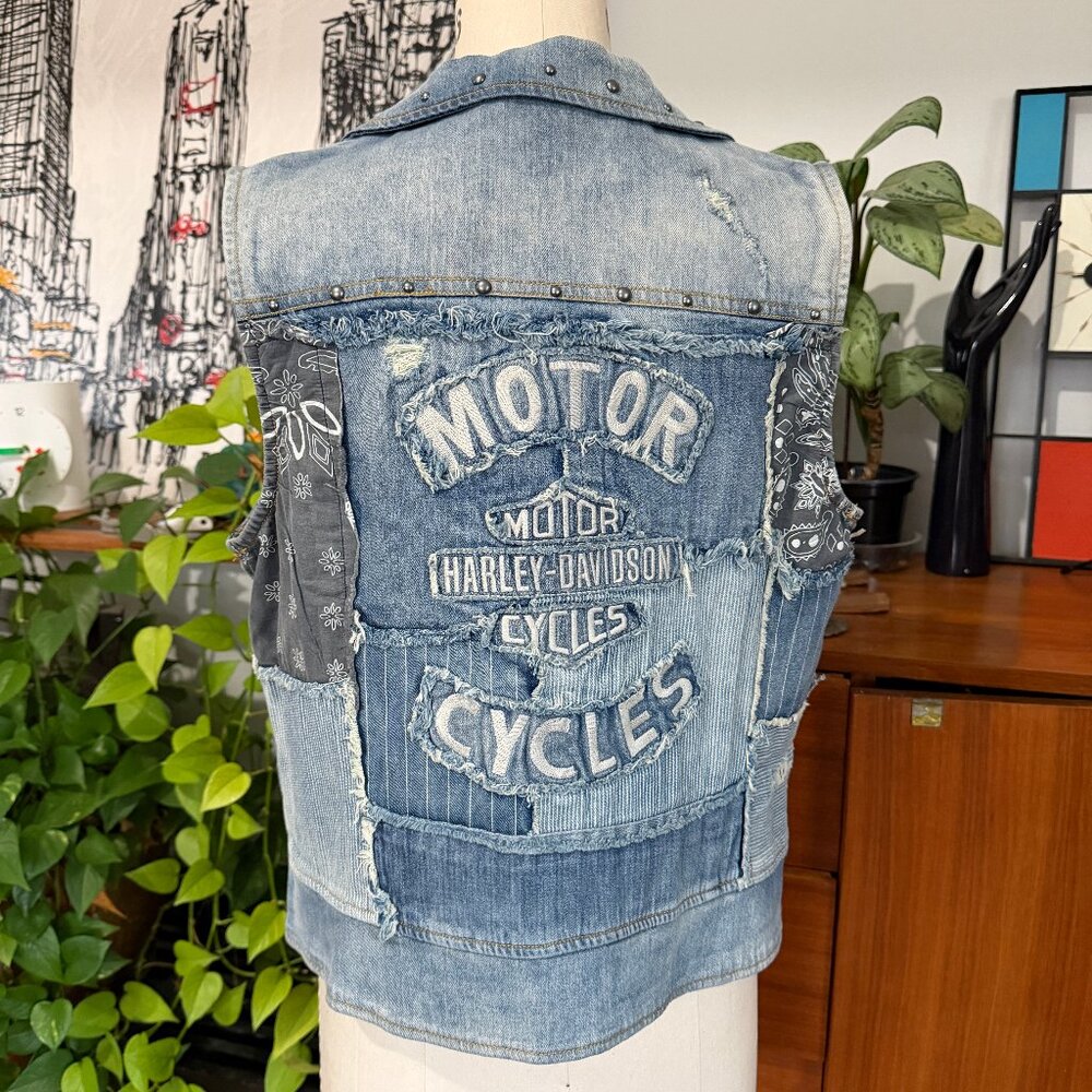 Harley Davidson Vest Studded Distressed  NEW WITH TAGS Large